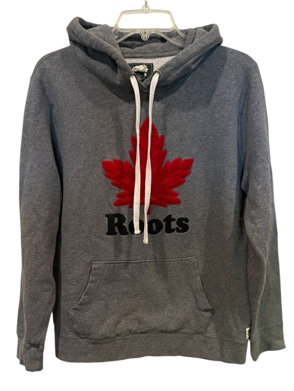 Roots Men's gray Hoodie with Red Maple & logo Canada on back of hood size XL